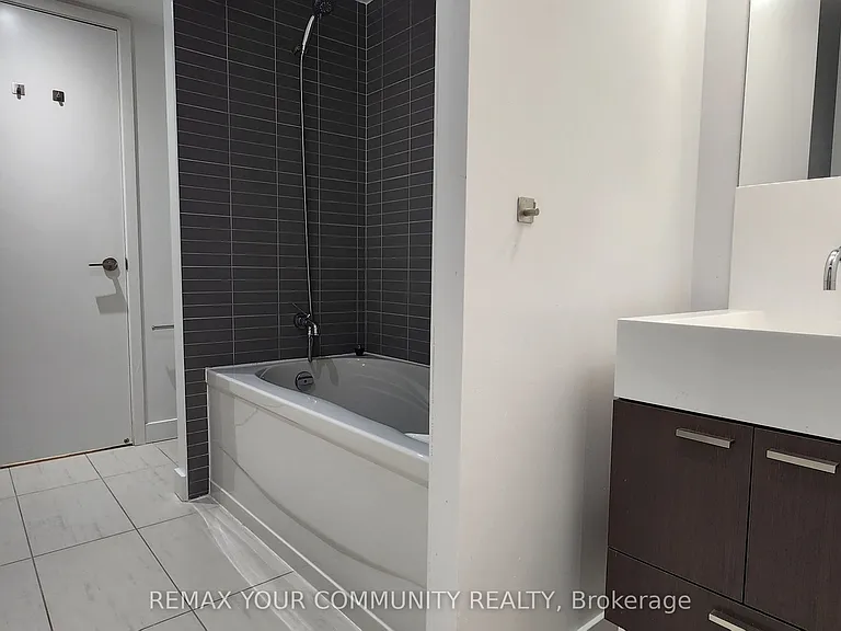 110 Charles St E #1704 — Photo 21
