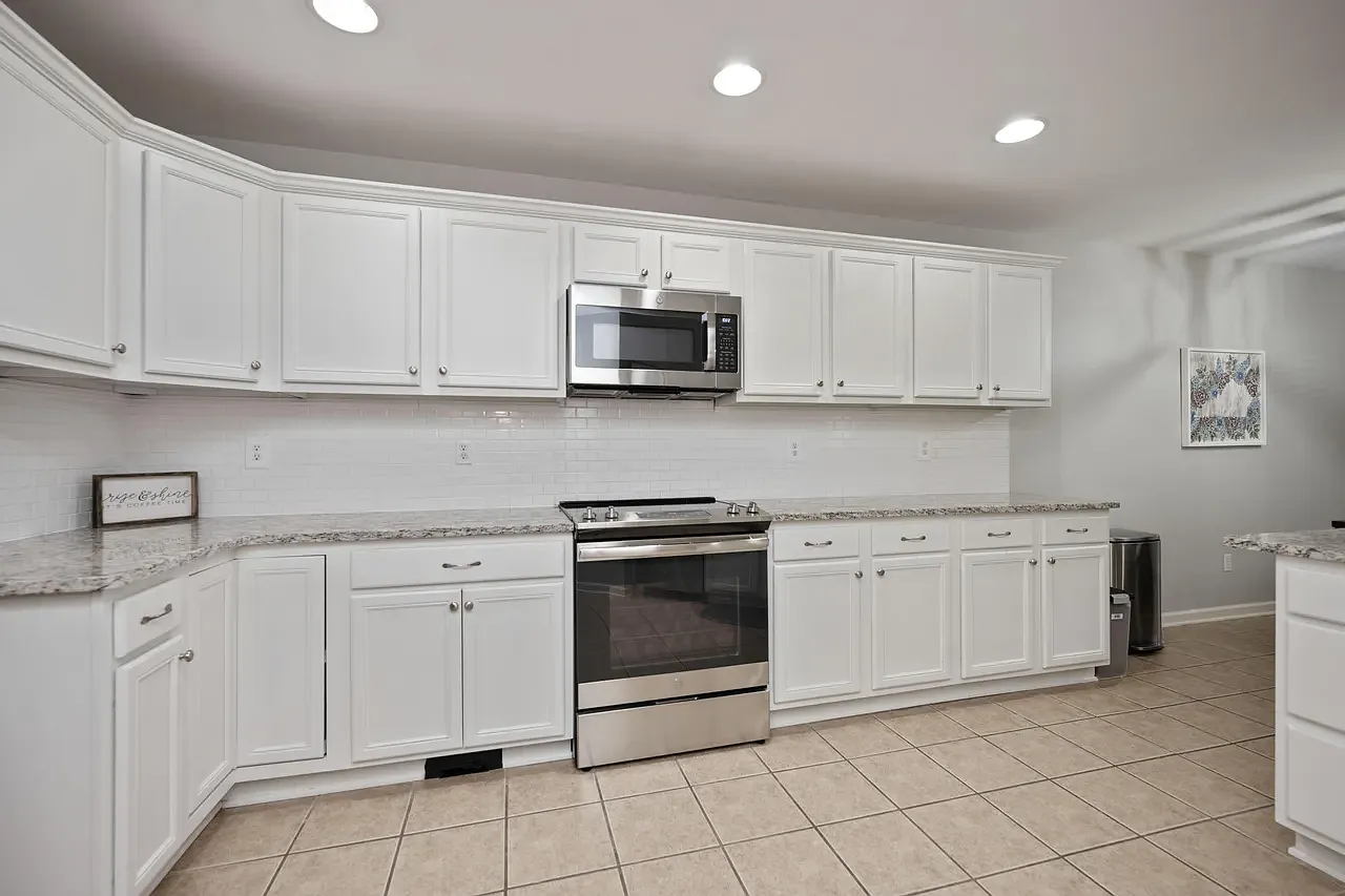 4 bed, 2263 sqft, $2,690 — Photo 4