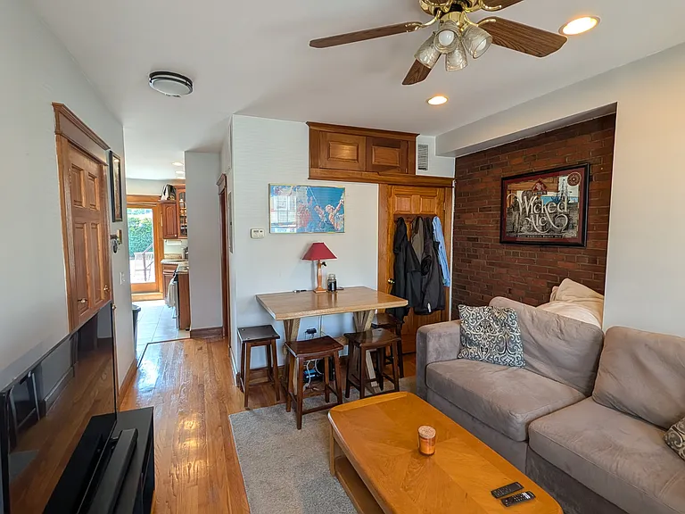 527 E 3rd St #2 — Photo 3