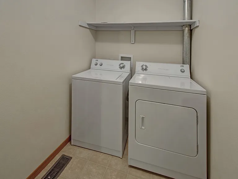 Dakota Apartments — Photo 6