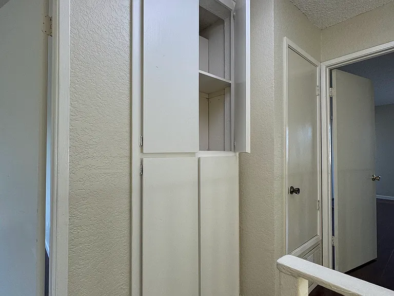 Storage cabinet