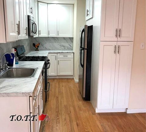 4th image of 2118 E 65th St