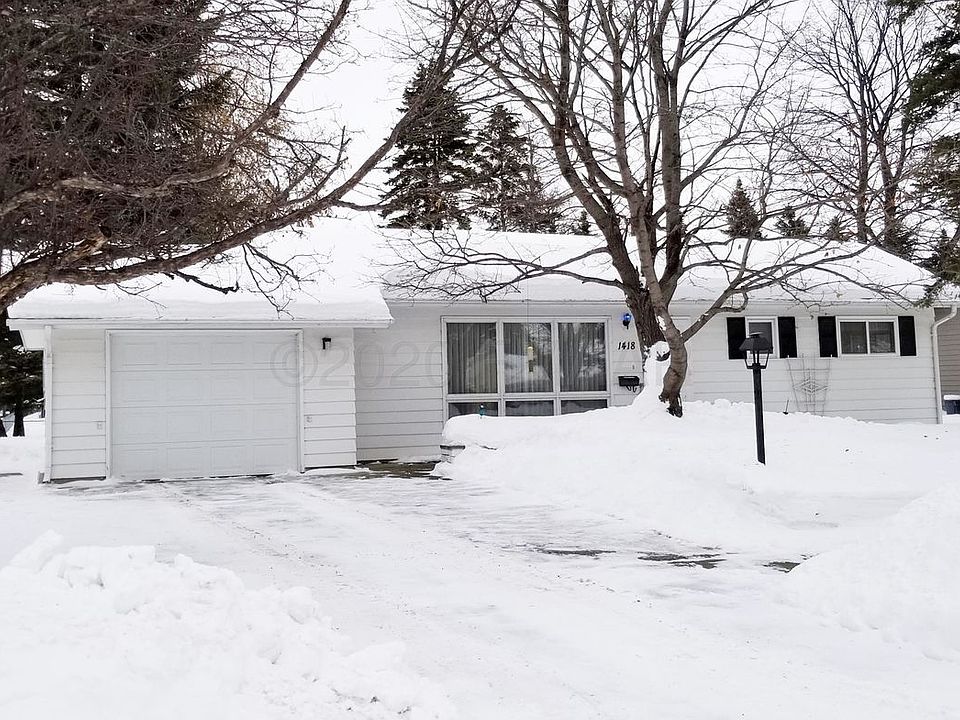 1st image of 1418 23rd Ave S