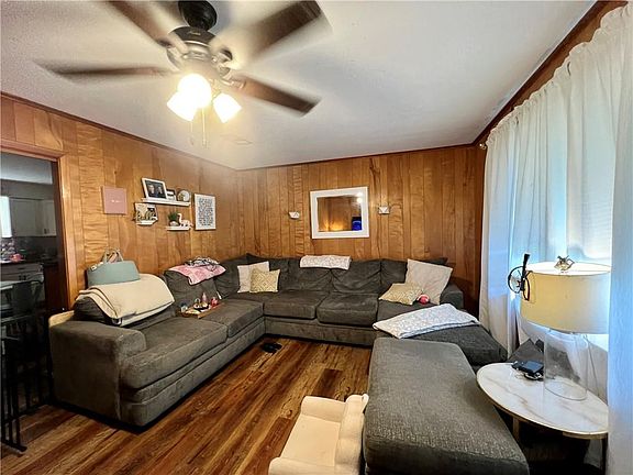 2nd image of 424 Avenue E