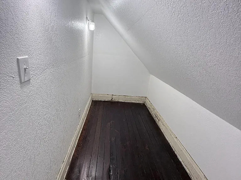 264 Knower St — Photo 8