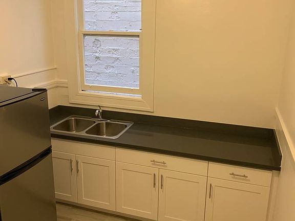 2nd image of 1270 Pine St APT 7