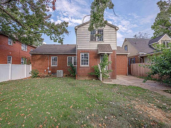 5th image of 407 S Lincoln Park Dr