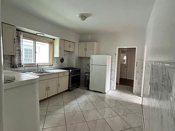 5th image of 13 S Marshall St #3