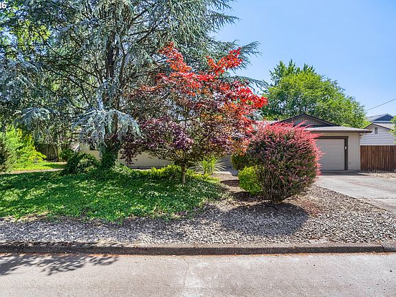 3rd image of 2025 SW 139th Ave