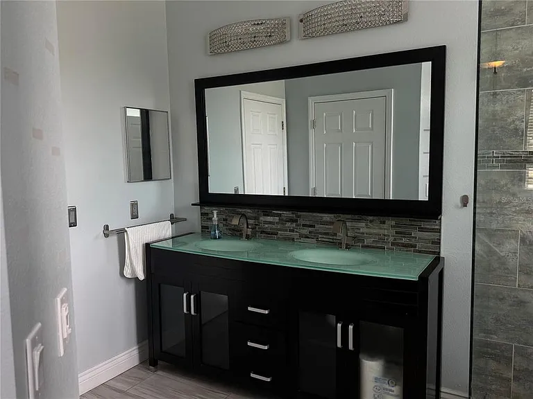 109 Grace Ave — Photo 15