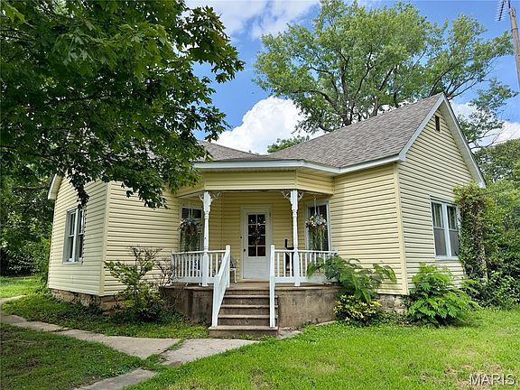 2nd image of 659 E Pine St