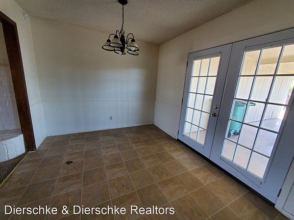 3rd image of 2702 Sunset Dr