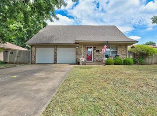 1001 NW 2nd St, Moore, OK 73160