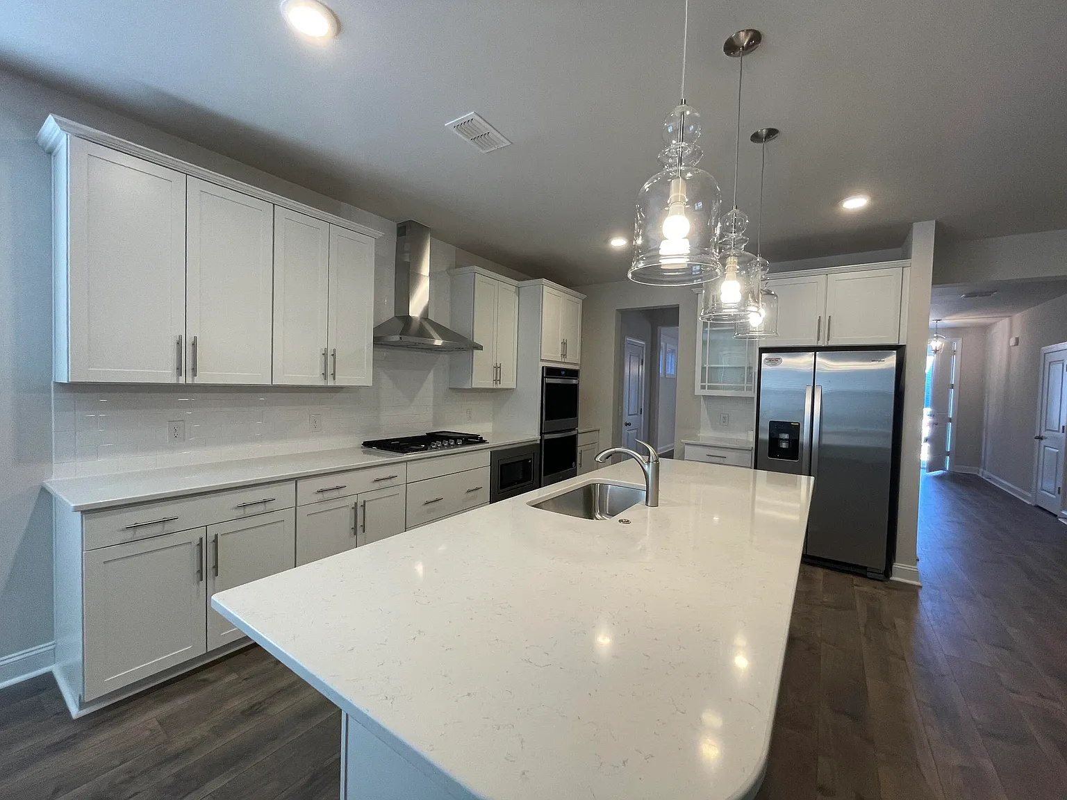 4 bed, 3.0 bath, 3060 sqft, $2,750 — Photo 2