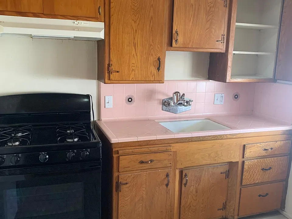 The spacious full Kitchen