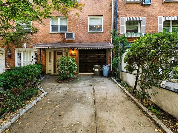 3218 70th St, Flushing, NY 11370