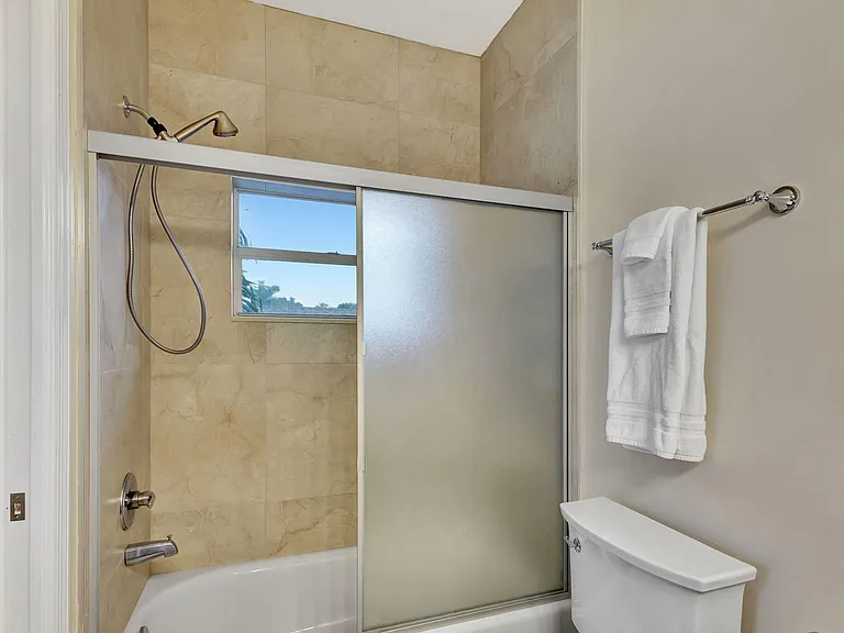 13814 Yarmouth Dr — Photo 15