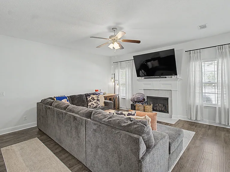 906 Rachel Ln — Photo 10