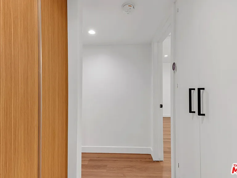 950 Havenhurst Dr #6 — Photo 11