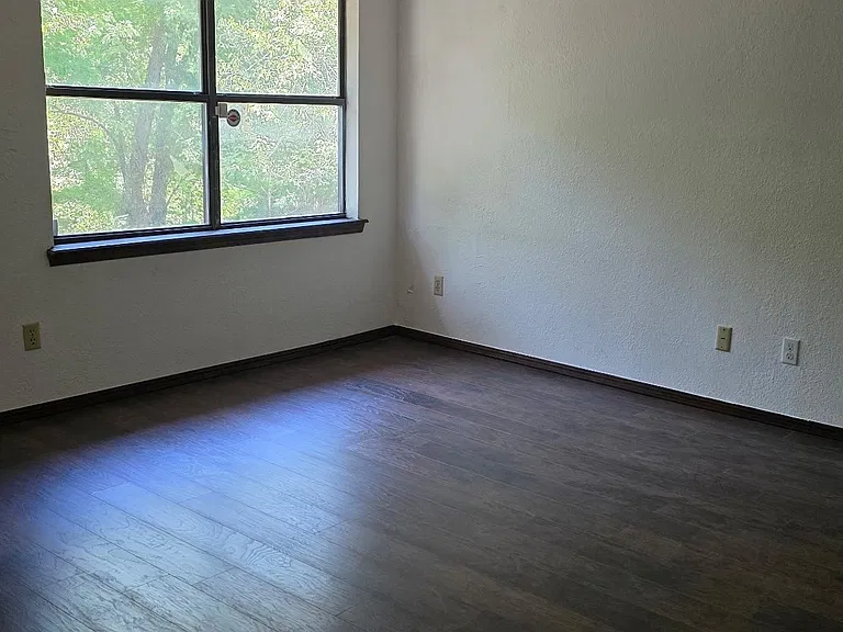 1145 Robin Hood Ln — Photo 28