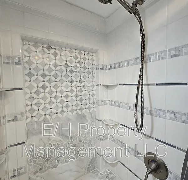 635 N Andover Rd — Photo 30
