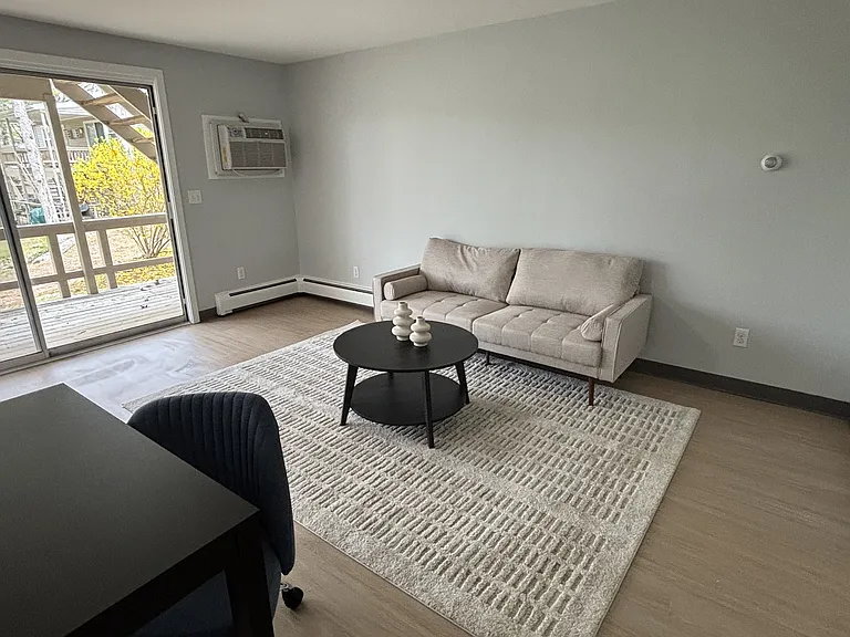 39 Therese Ave — Photo 7