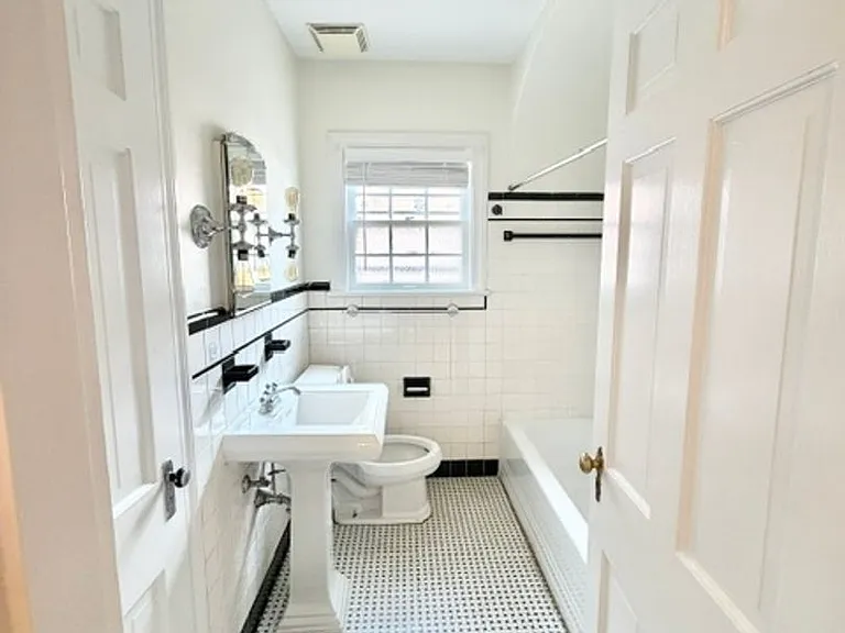 2414 Brighton Dr — Photo 12