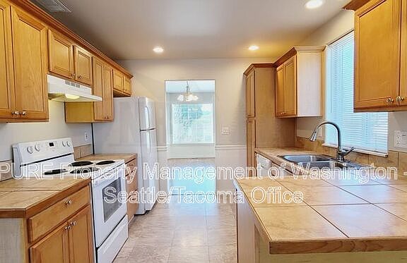 3rd image of 635 27th St SE