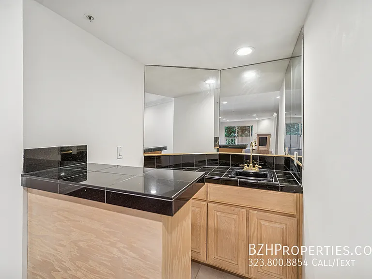 1508 Greenfield Ave — Photo 9