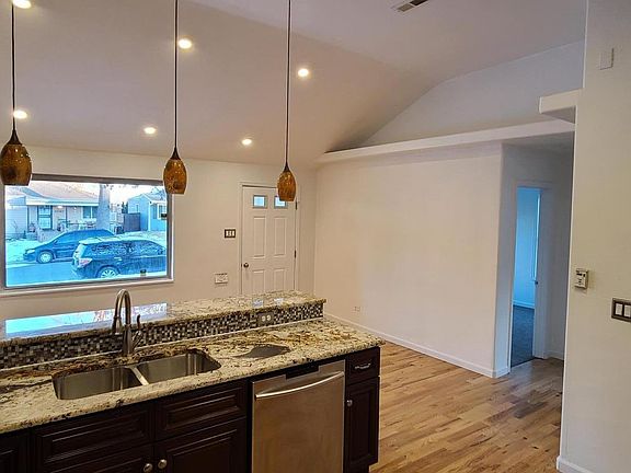 Kitchen/ Dinning area