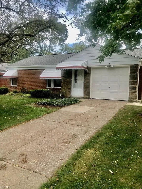 1683 Longwood Dr photo 1