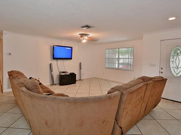 4th image of 1059 Galgano Ave