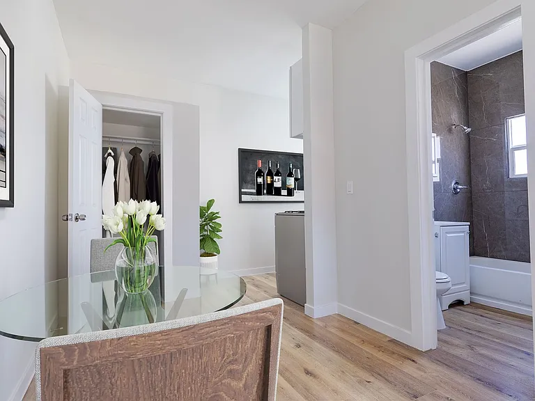 South Kenmore Apartments — Photo 33
