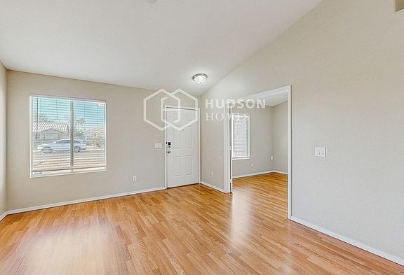 3rd image of 16114 W Jefferson St