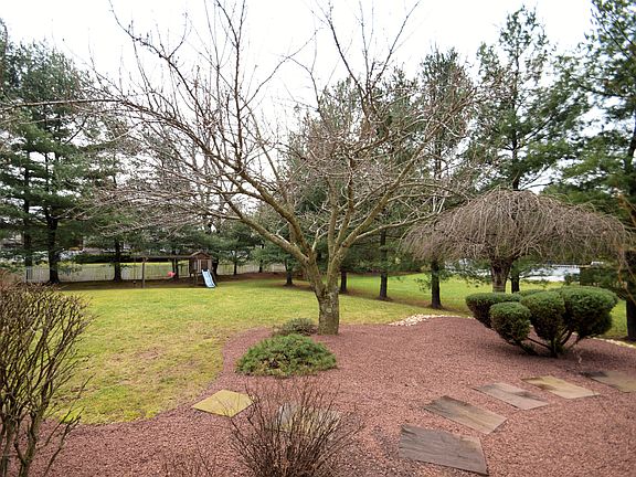 3rd image of 109 Windy Knoll Dr