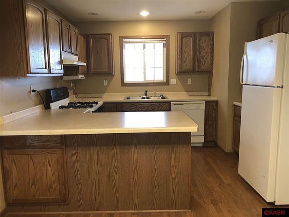 3rd image of 321 N 2nd St