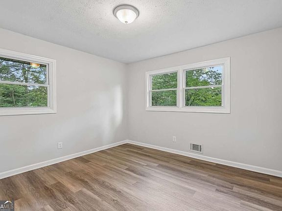 5th image of 103 Marty Ln