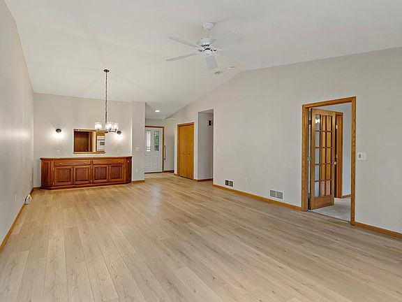 4th image of 2232 Vierling Dr E