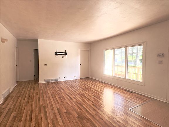 4th image of 603 Creston Ave