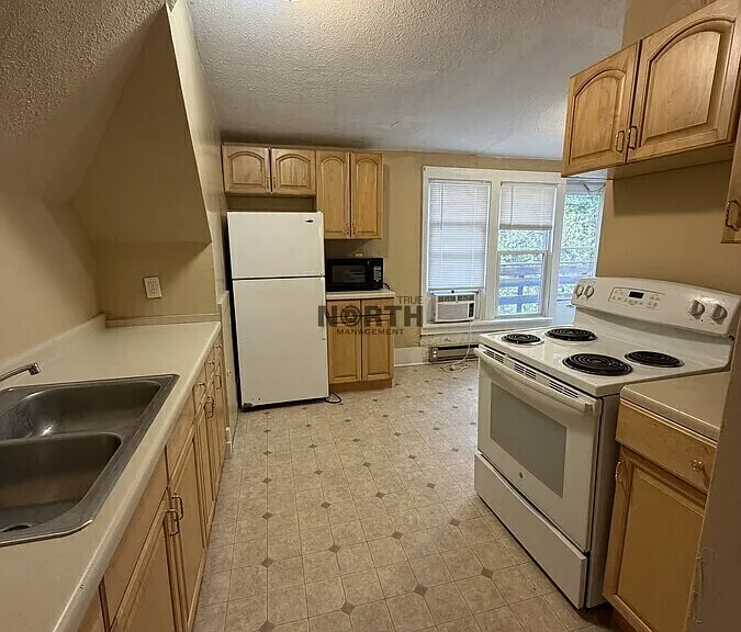 303 6th Ave W #5 — Photo 3