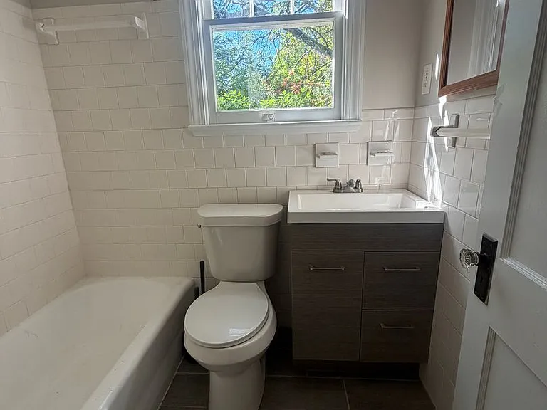 718 Confederate Ave — Photo 10