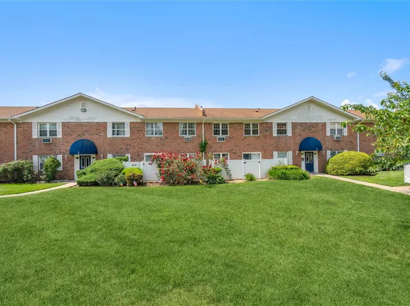 460 Old Town Road #5N, Port Jefferson Station, NY 11776