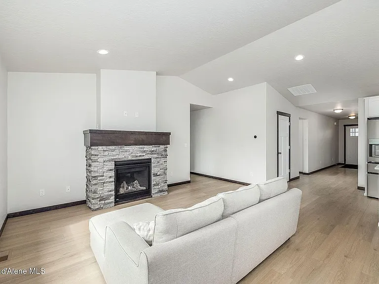 6407 W Bowmore Ln — Photo 6