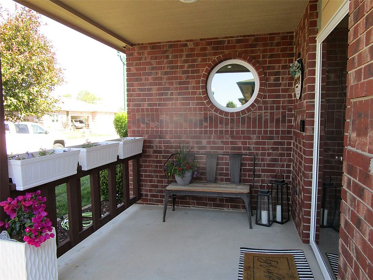 Listing photo 5