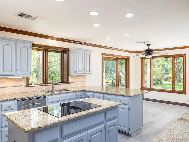 9900 Winding Oak Cir — Photo 3
