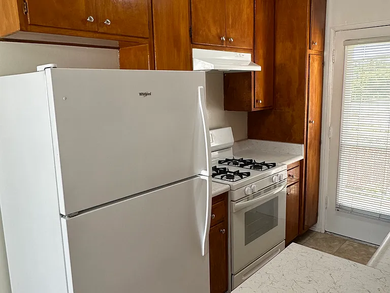 1009 N Hayworth Ave #16 — Photo 8