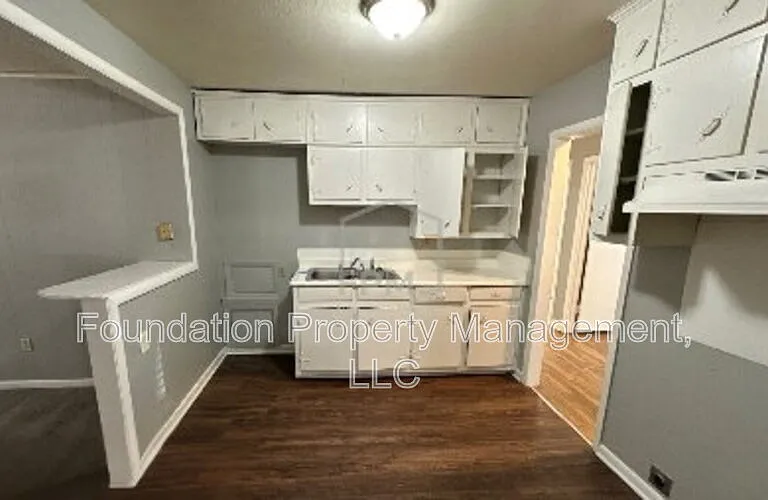 1700 Dabbs Ave — Photo 4