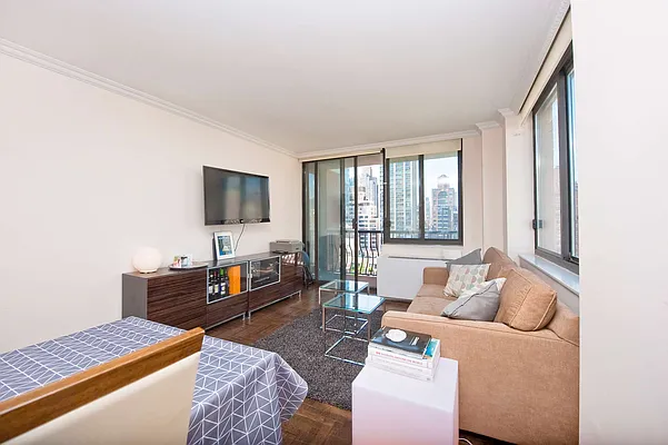 Rented by ER (DO NOT USE) | media 8