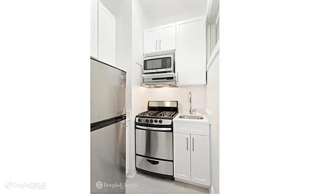 Rented by Douglas Elliman | media 15