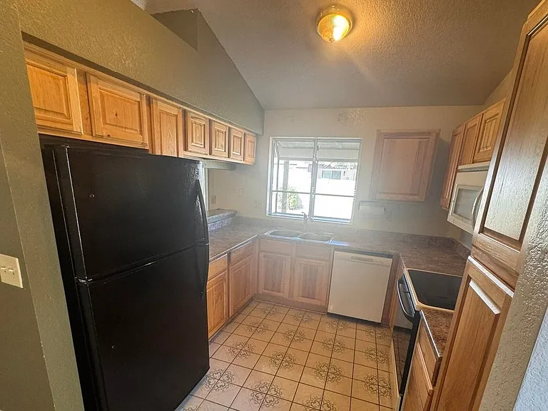 5602 W Yucca St — Photo 9